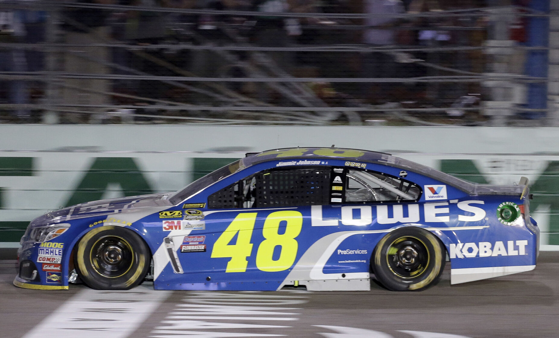 2016: Jimmie Johnson wins record 7th NASCAR championship